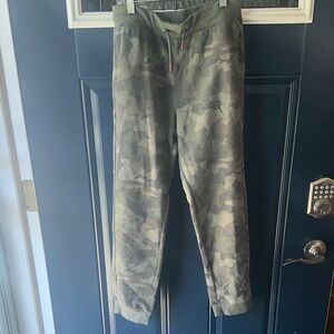 Cat & Jack Boy’s Gray Camouflage Joggers
